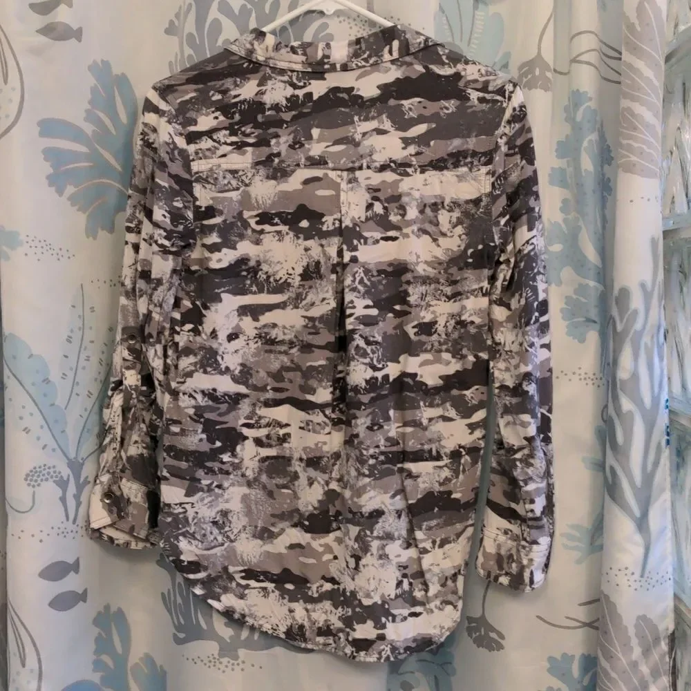 2 for $20 Rock & Republic Snow Camouflage Rayon L/S Shirt Blouse Size S - Picture 2 of 9